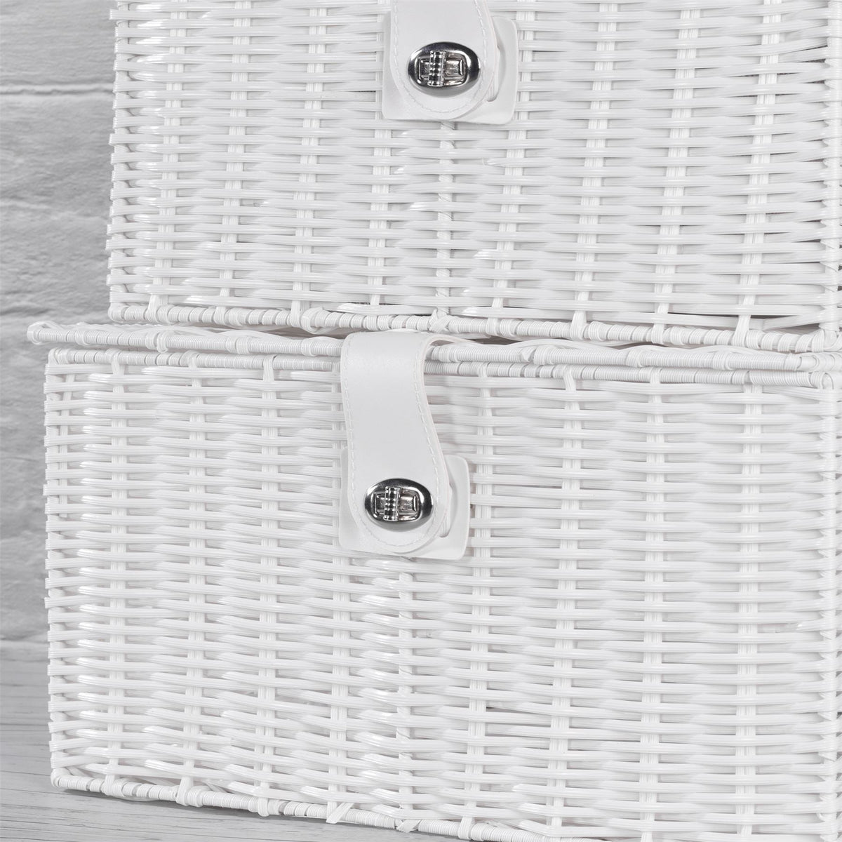 Maison & White Set of 3 Resin Woven Storage Baskets | White | Locking Lids | Stackable | Wipe Clean | Small 12.5x28x20cm | Medium 15.5x33x24cm | Large 18.5x36x28cm | 2-Year Warranty