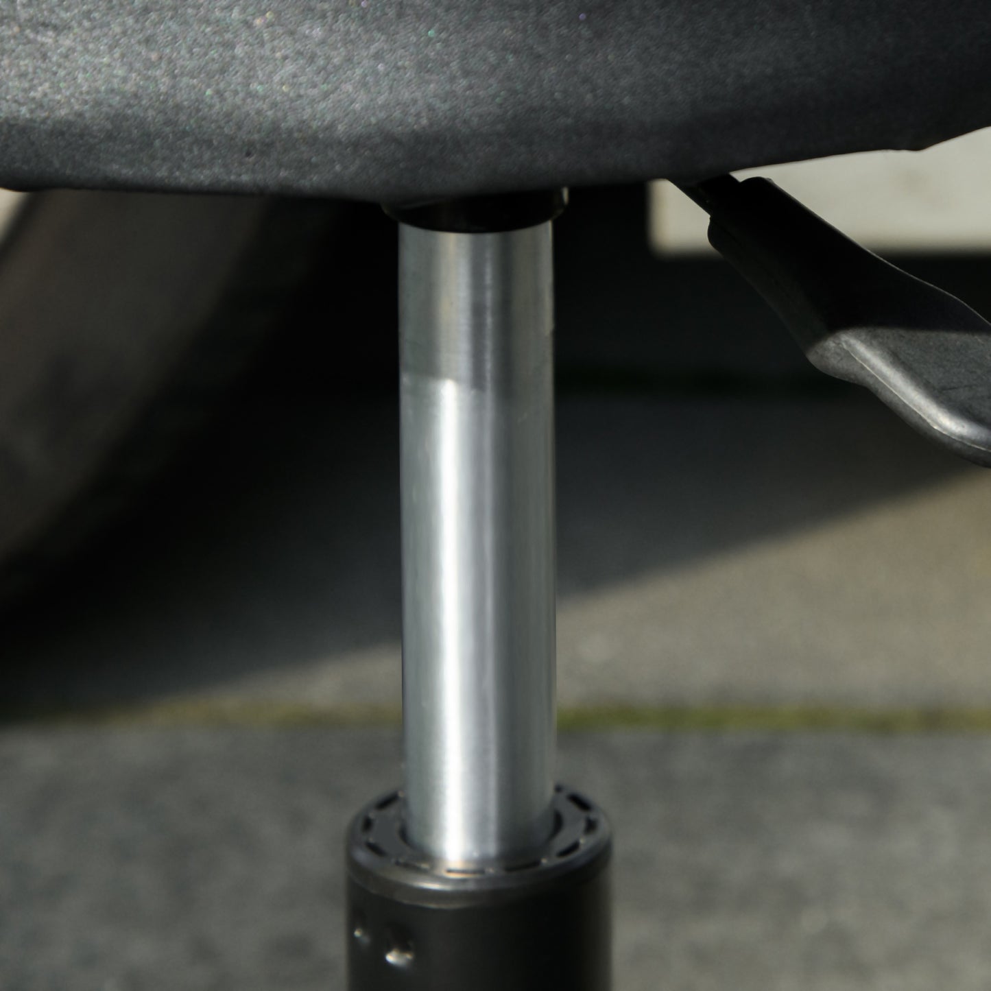 Workshop Stool Pneumatic Adjustable Height, Rolling Mechanic Stool W/ 360 Degree Swivel Padded Seat and Tool Tray, Garage, Workshop, Auto Repair