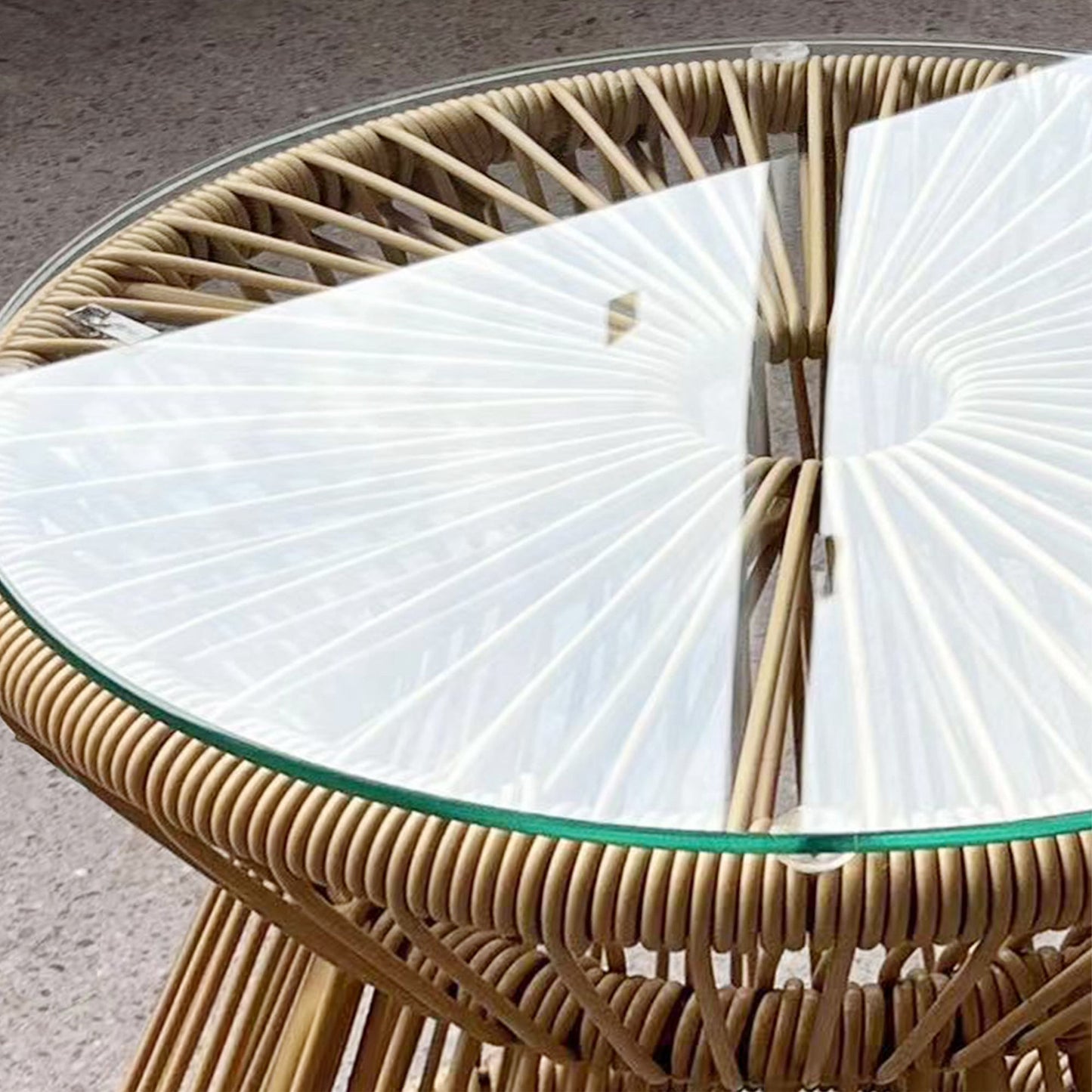 Round End Table, Rattan Side Table, Hollow Drum Design Coffee Table w/ Glass Tabletop for Patio, Garden, Balcony Natural