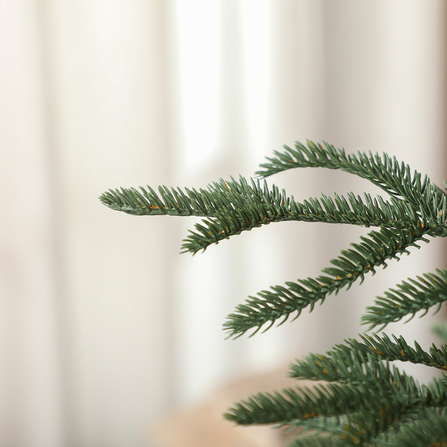 6 ft Full Spruce Christmas Tree with Realistic Dense Tips, Easy Assembly - Green