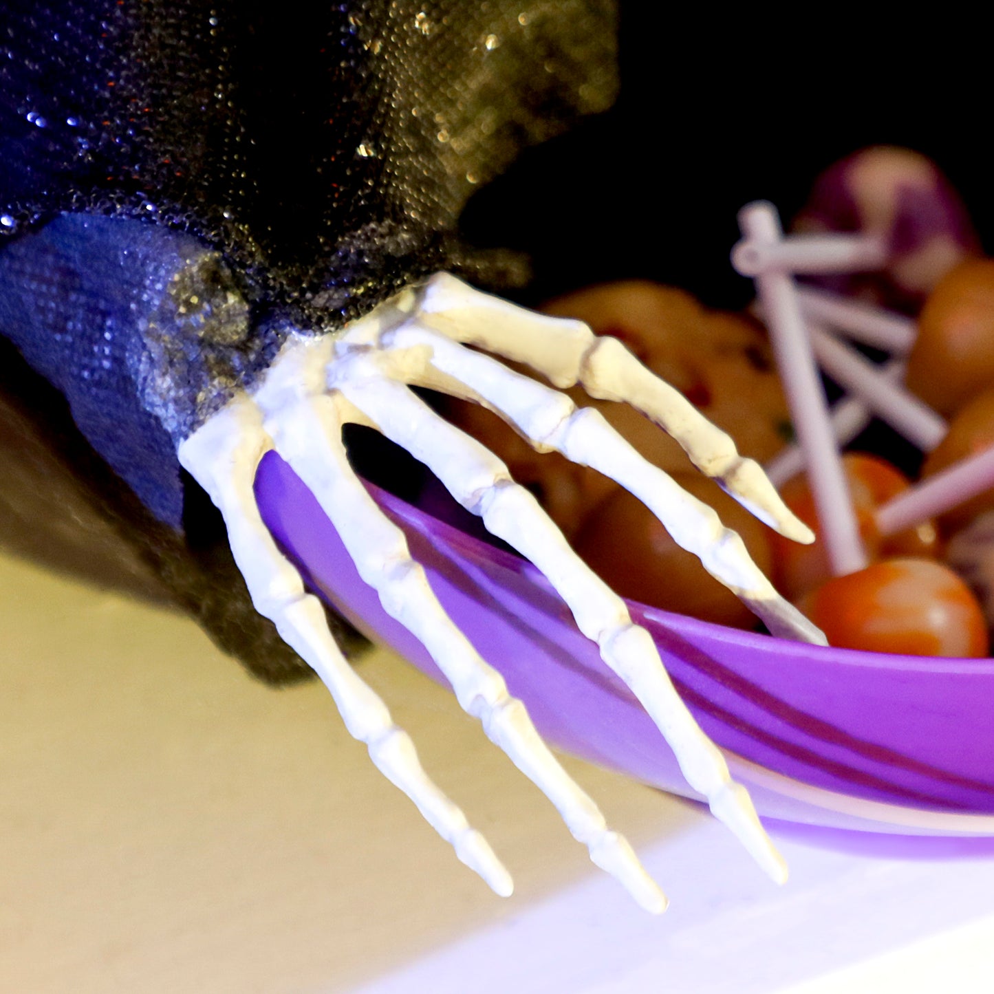 2 Pieces Animated Halloween Skull Bowl, Skeleton Ghost Skull Candy Dish with LED Eyes, Moving Body and Creepy Sound for Party Decoration, Festival Haunted Houses