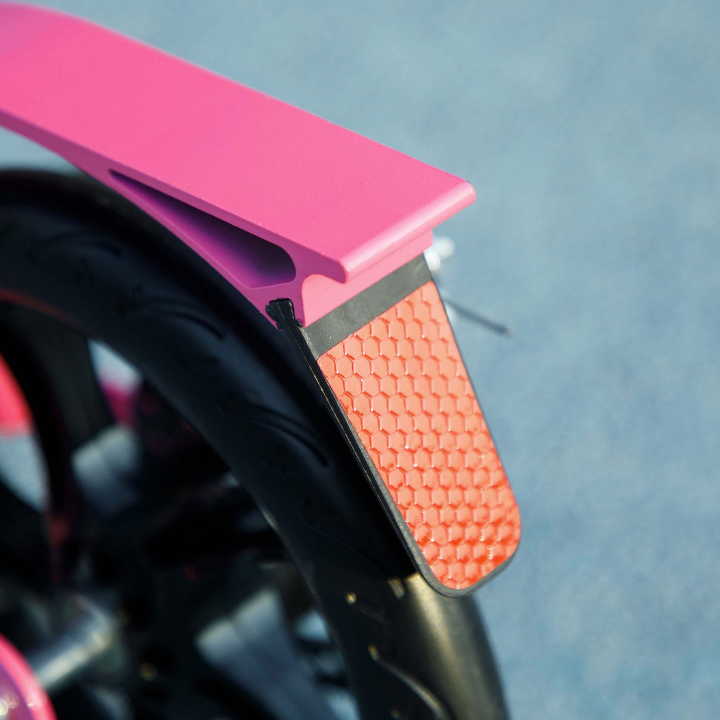 AIYAPLAY Kids Scooter with 4 Levels Adjustable Handlebar, Dual Brake System, 200mm Wheels, ABEC-7 Bearings, Pink