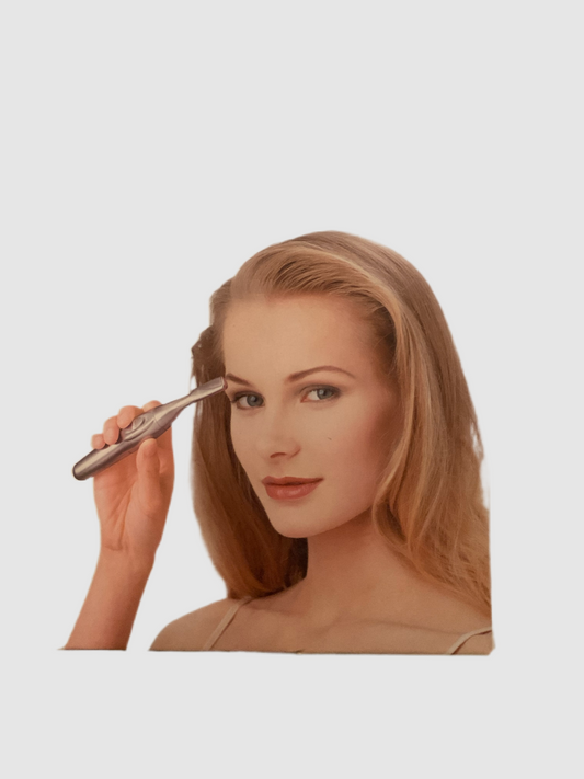 Silky Trim Painless Cordless Battery Operated Trimmer With Carrying Pouch and Cleaning Brush for Women Silver