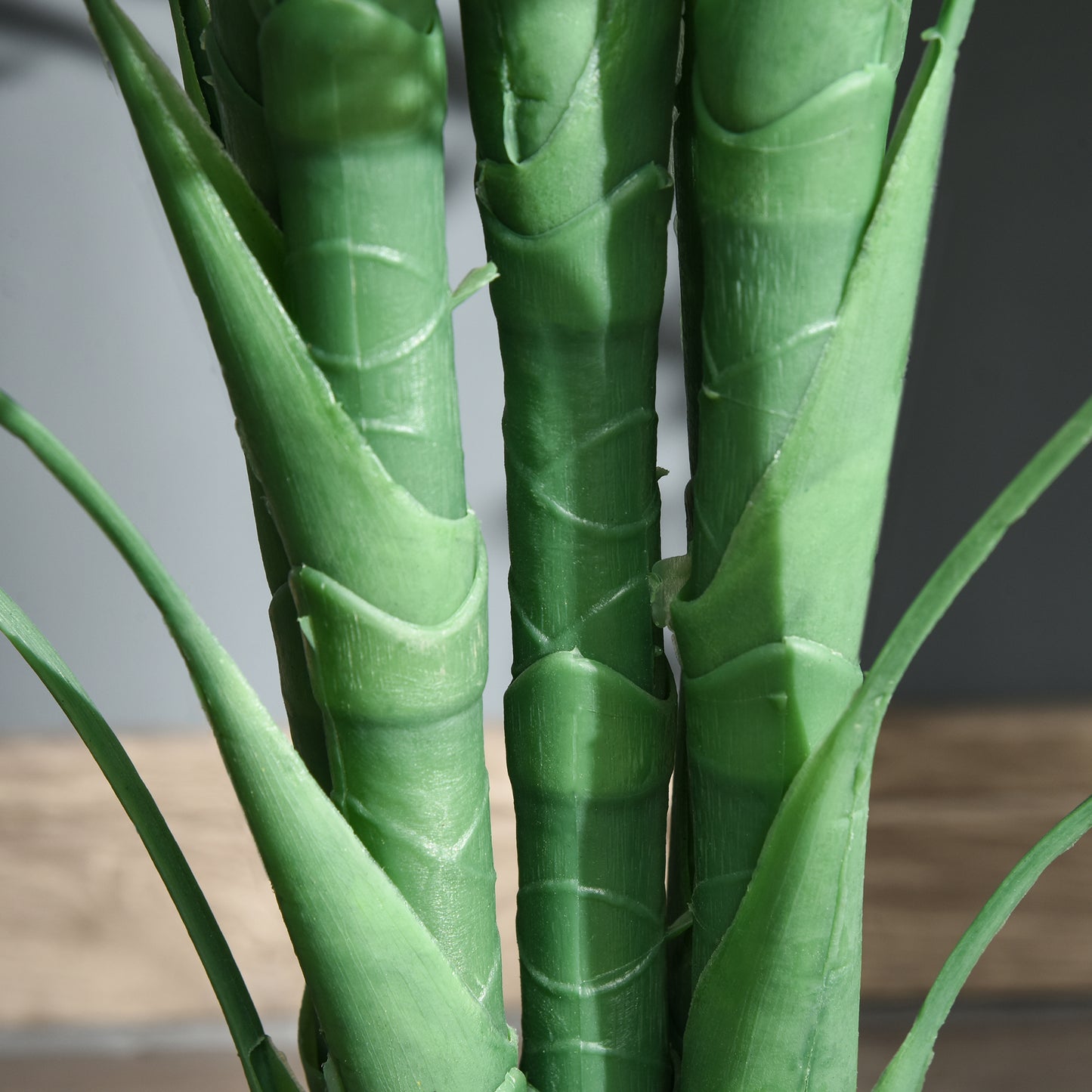 Outsunny 125cm/4FT Artificial Palm Plant Decorative Tree with 18 Leaves Nursery Pot Fake Plastic Indoor Outdoor Home Office Décor, Green