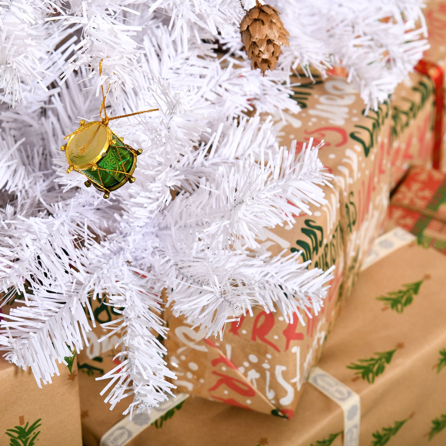 4.9ft Artificial Christmas Tree Holiday Home Decoration With Xmas Ornaments And Metal Stand, White