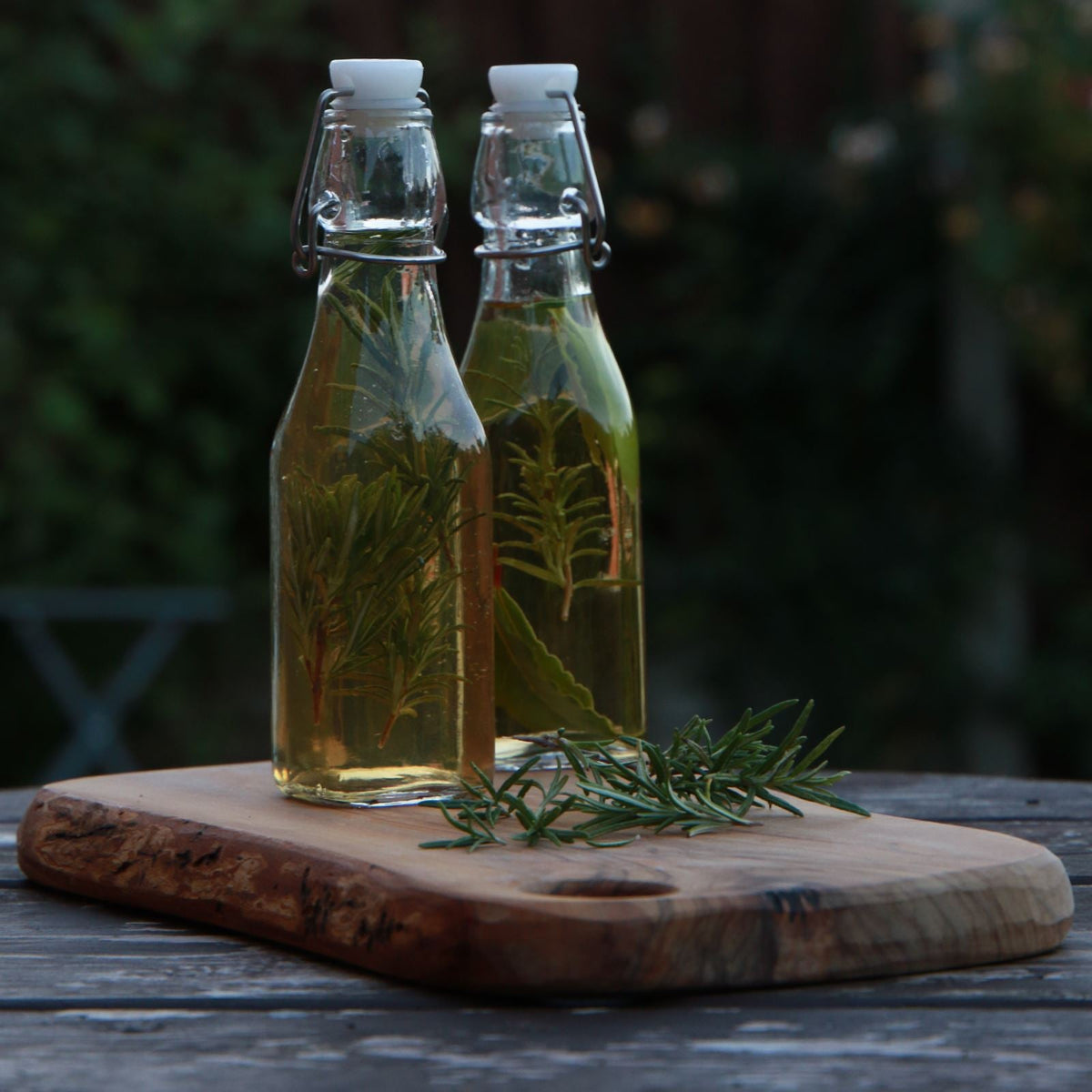 Maison & White Clip Top Glass Bottles | Set of 6 | 250ml Each | Clear Swing Top Kitchen & Drinks Bottles | Dishwasher Safe