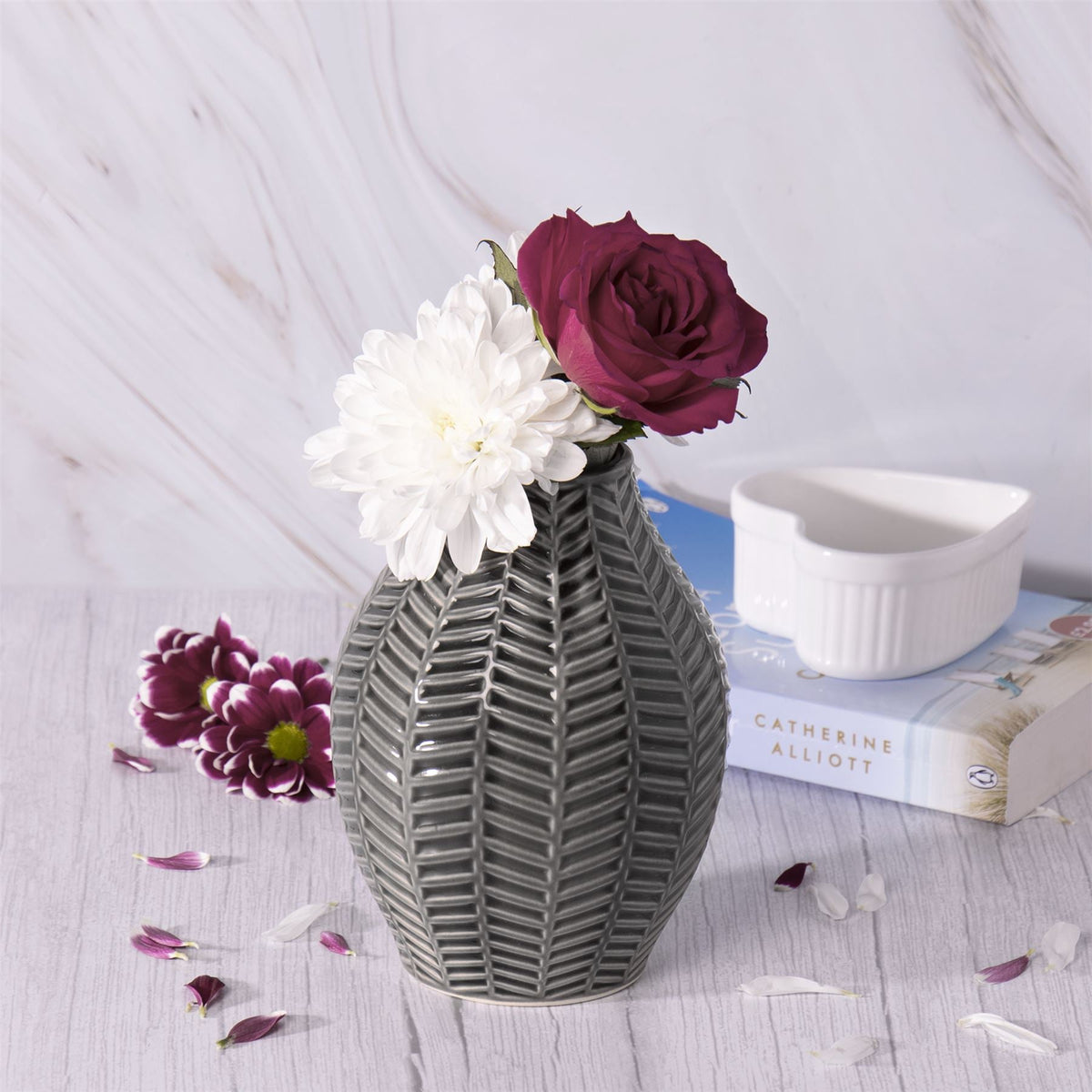 Maison & White Set of 2 Grey & White Ceramic Leaf-Inspired Vases | Small 13.7cm & Large 14.5cm | Real or Artificial Flowers | Monochrome Home Decor | Gift | 2-Year Warranty