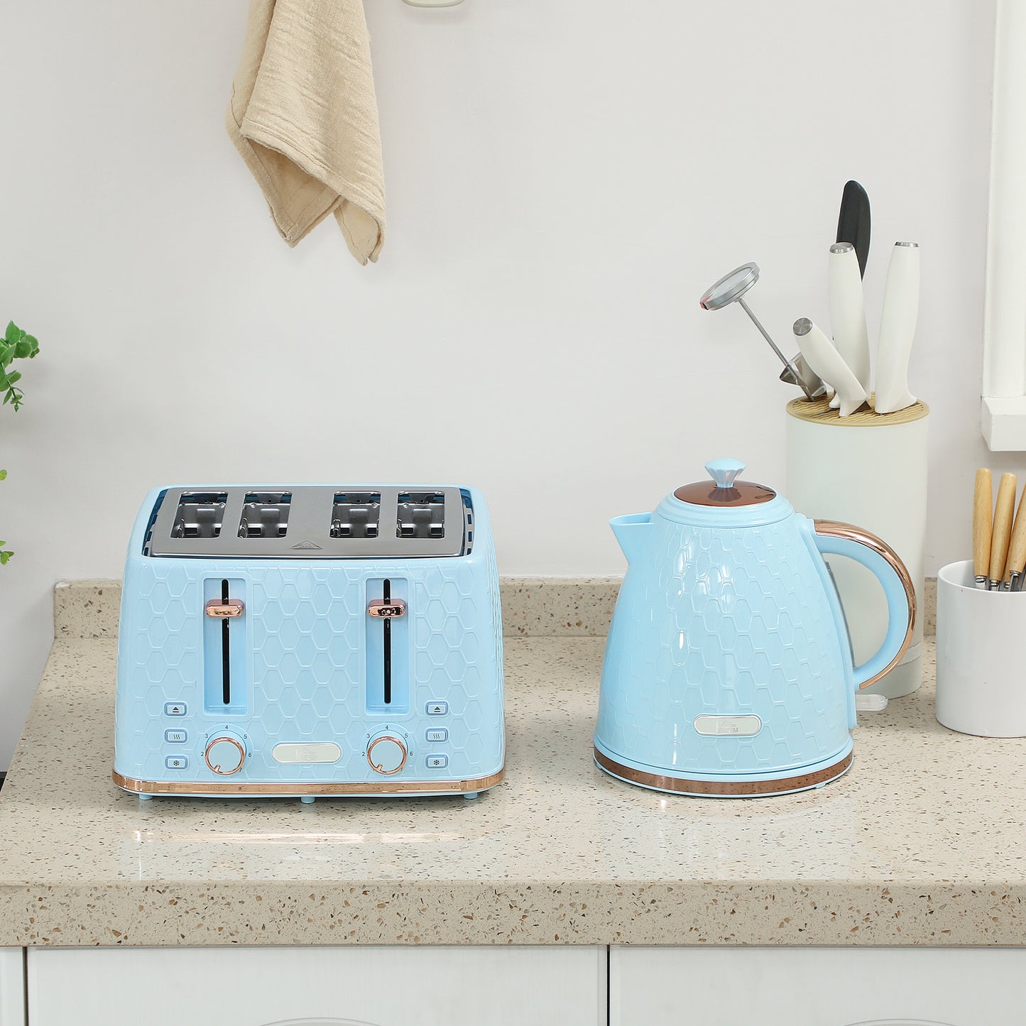 Kettle and Toaster Set, 1.7L 3000W Fast Boil Jug Kettle, 4 Slice Toaster with 7 Level Browning Controls, Light Blue / Pink