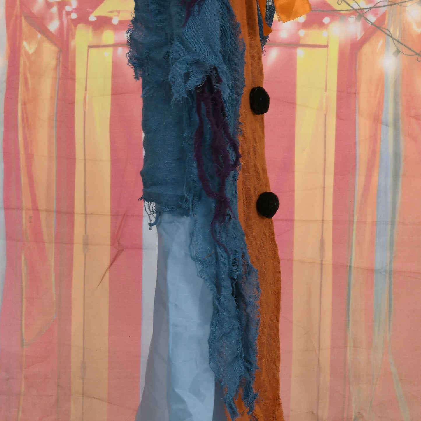 168 cm Life Size Halloween Animated Standing Circus Clown with Red Light Up Eyes, Sound Activated Moving Arms & Body, Scary Clown Halloween Decorations, Battery Operated, Indoor Party Props