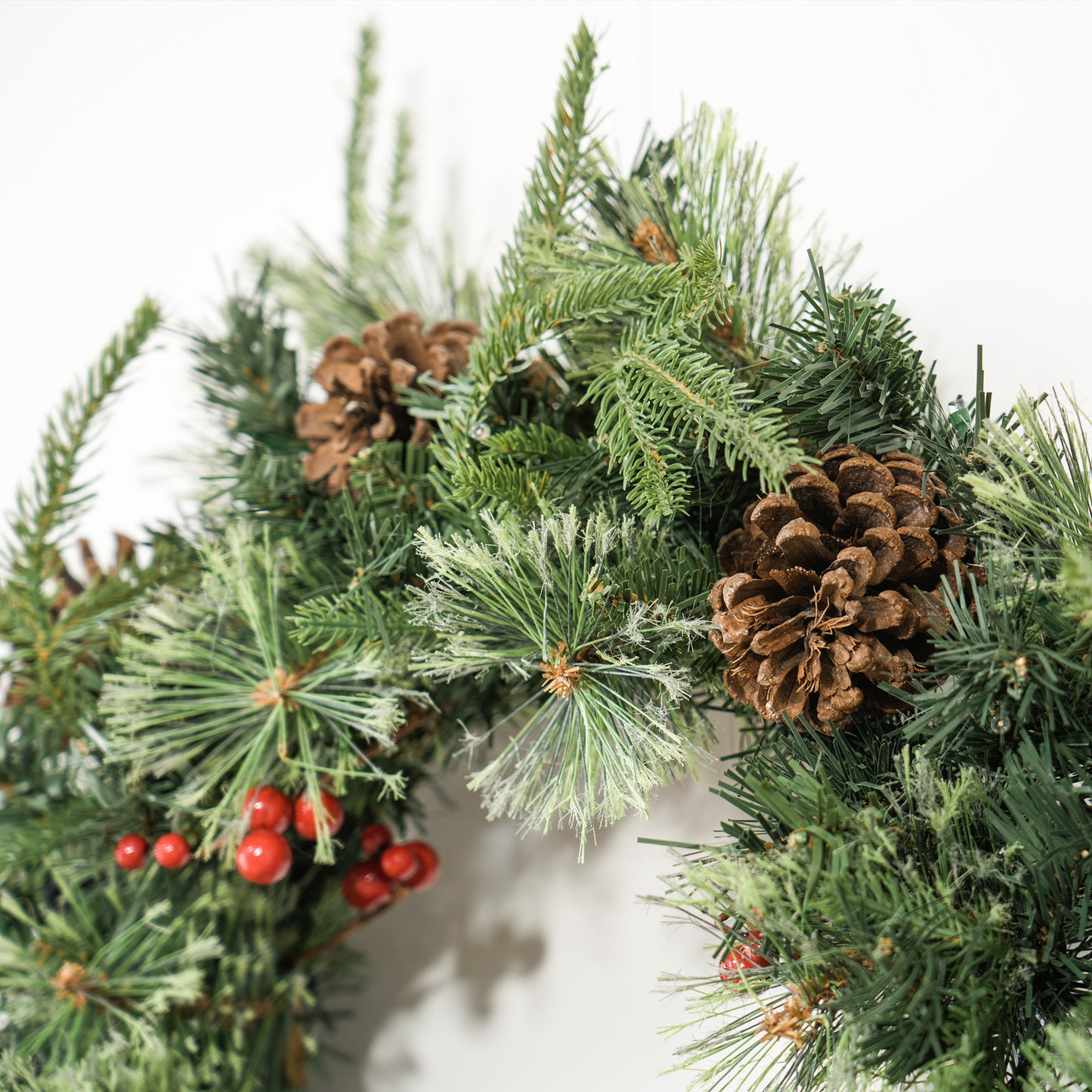 60cm Pre-Lit Christmas Wreath for Front Door with LED Lights, Pine Cones and Red Berries, Winter Wreath for Windows, Wall Decoration, Green