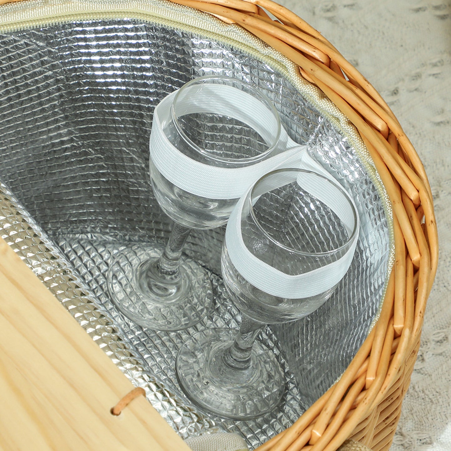 Wicker Picnic Basket for 2 with Pine Wood Lid, Picnic Hamper with Cooler Compartment, Cutlery Service Kits, Carry Handle for Camping, Outdoors
