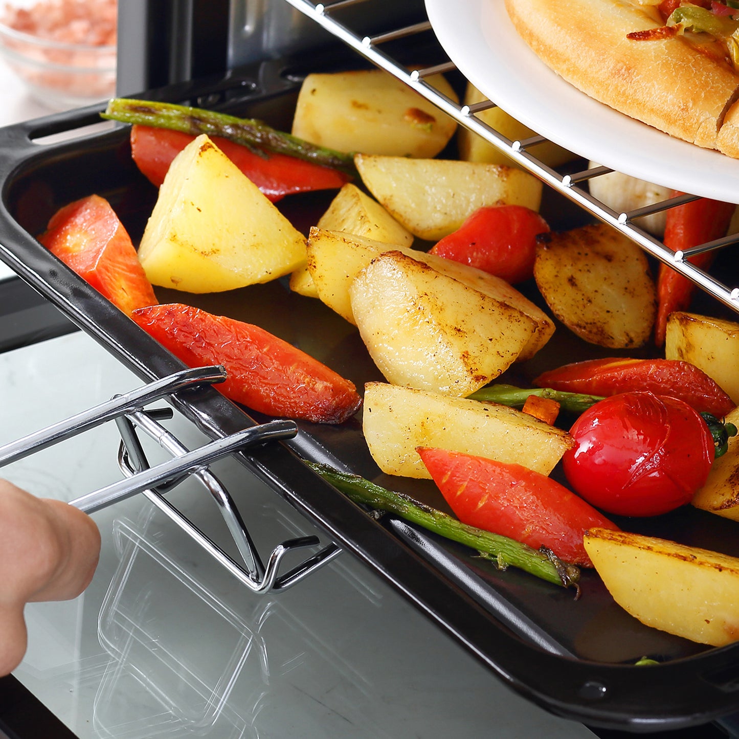 Mini Oven, 16L Countertop Electric Grill, Toaster With Adjustable Temperature, 60 Min Timer, Crumb Tray, Wire Rack, Tray Handle, 1400W, Black