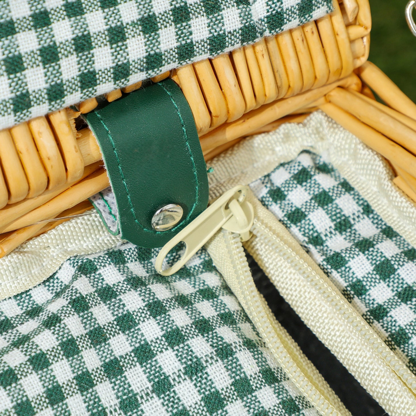 Wicker Picnic Basket for 2 Person with Cooler Compartment, Picnic Hamper with Cutlery Service Kits and Carry Handle for Camping, Outdoors