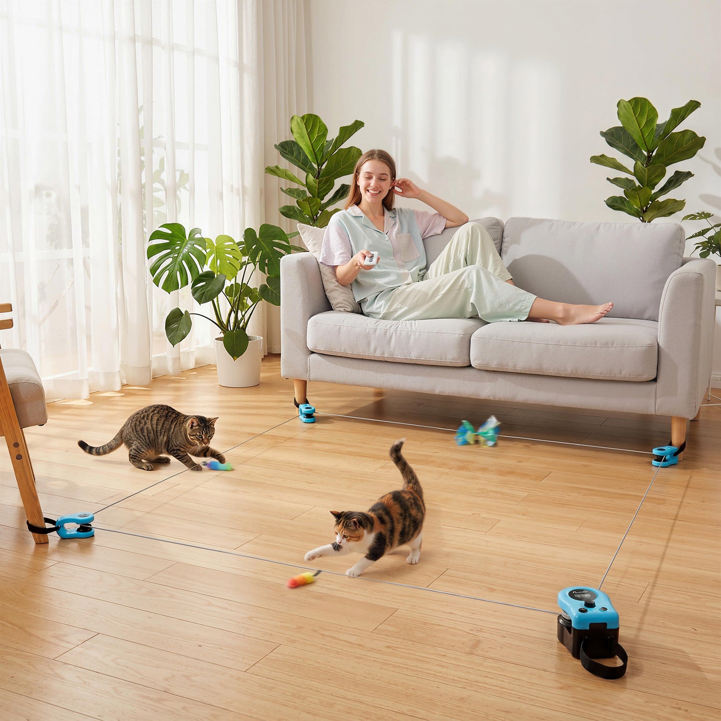 Remote Control Interactive Cat Toy | DIY Track | Adjustable Speed | Mouse Sound | USB-C | Black