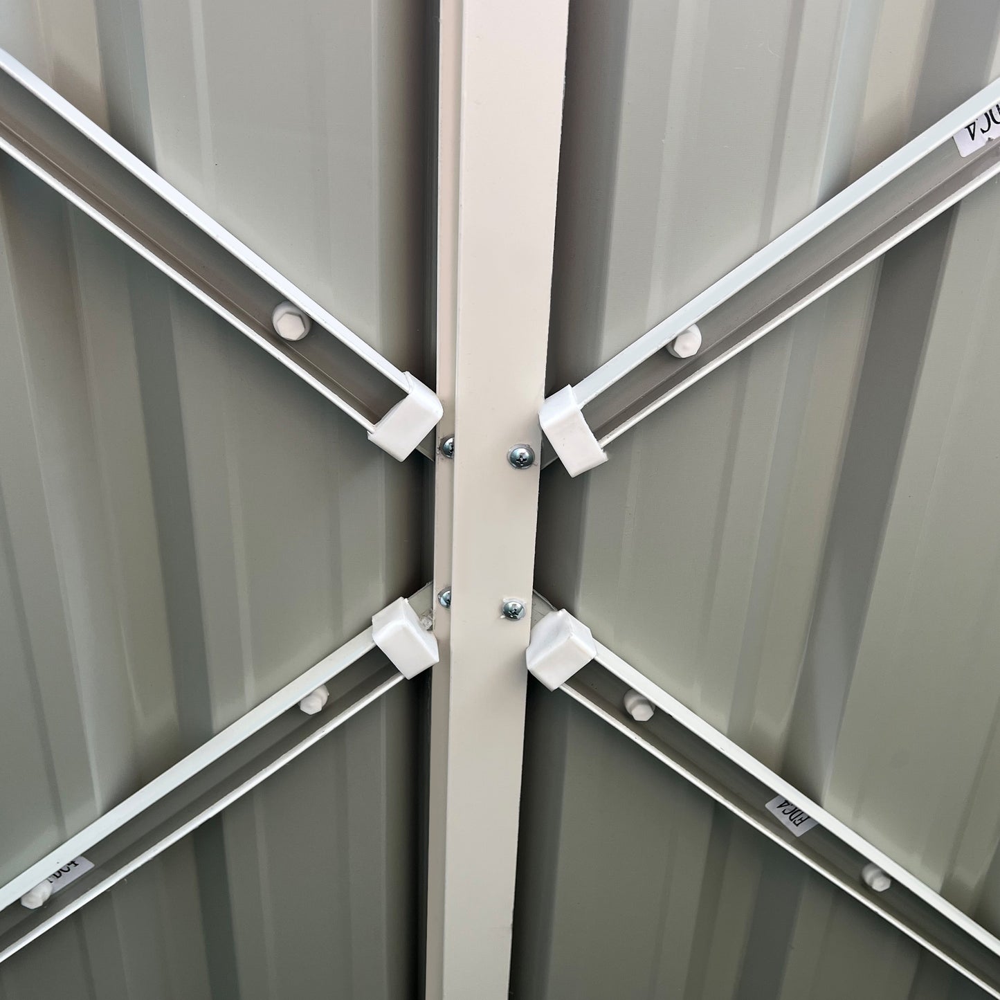 Outsunny 5ft x 3ft Garden 2-Bin Steel Storage Shed, Double Rubbish Storage Shed, Hide Dustbin w/ Locking Doors and Openable Lid