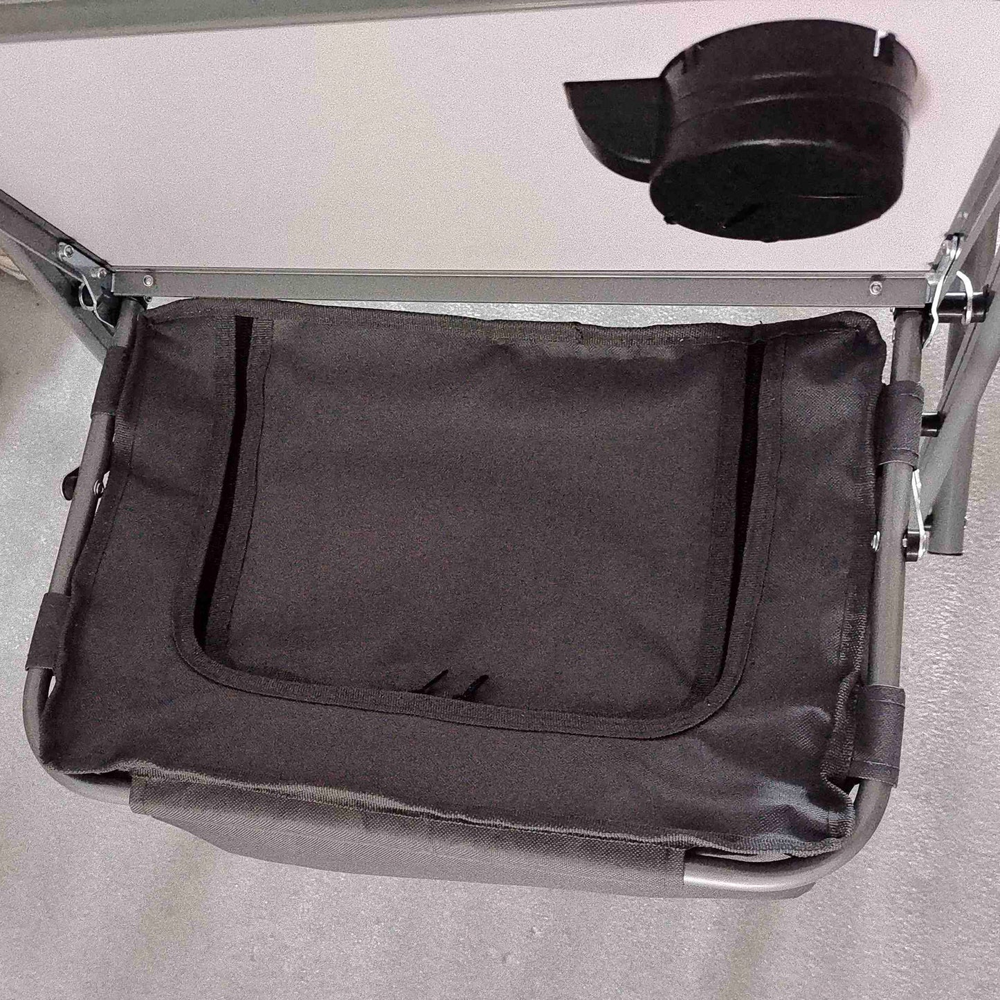 Outsunny Aluminium Directors Chair, Folding Camping Chair for Adults with Side Table, Cup Holder, Cooler Bag and Pocket, Green