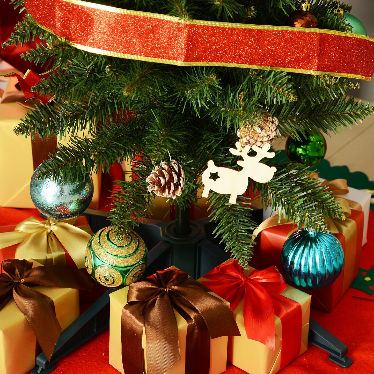 2.1m Artificial Christmas Tree Pine Tree With Plastic Stand-Green