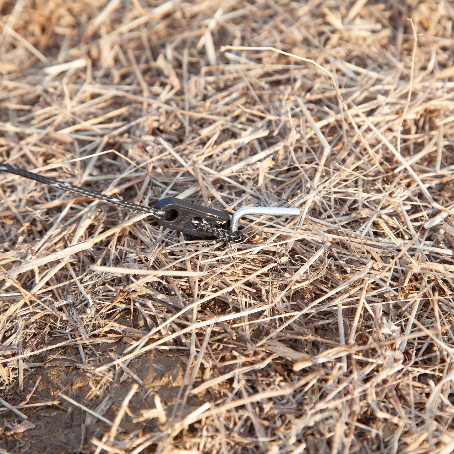 Outsunny 5 Pole Camping Windbreaks, Beach Wind Shield Privacy Shelter With Carry Bag / Steel Poles Outdoor 540cm x 150cm, Grey and White