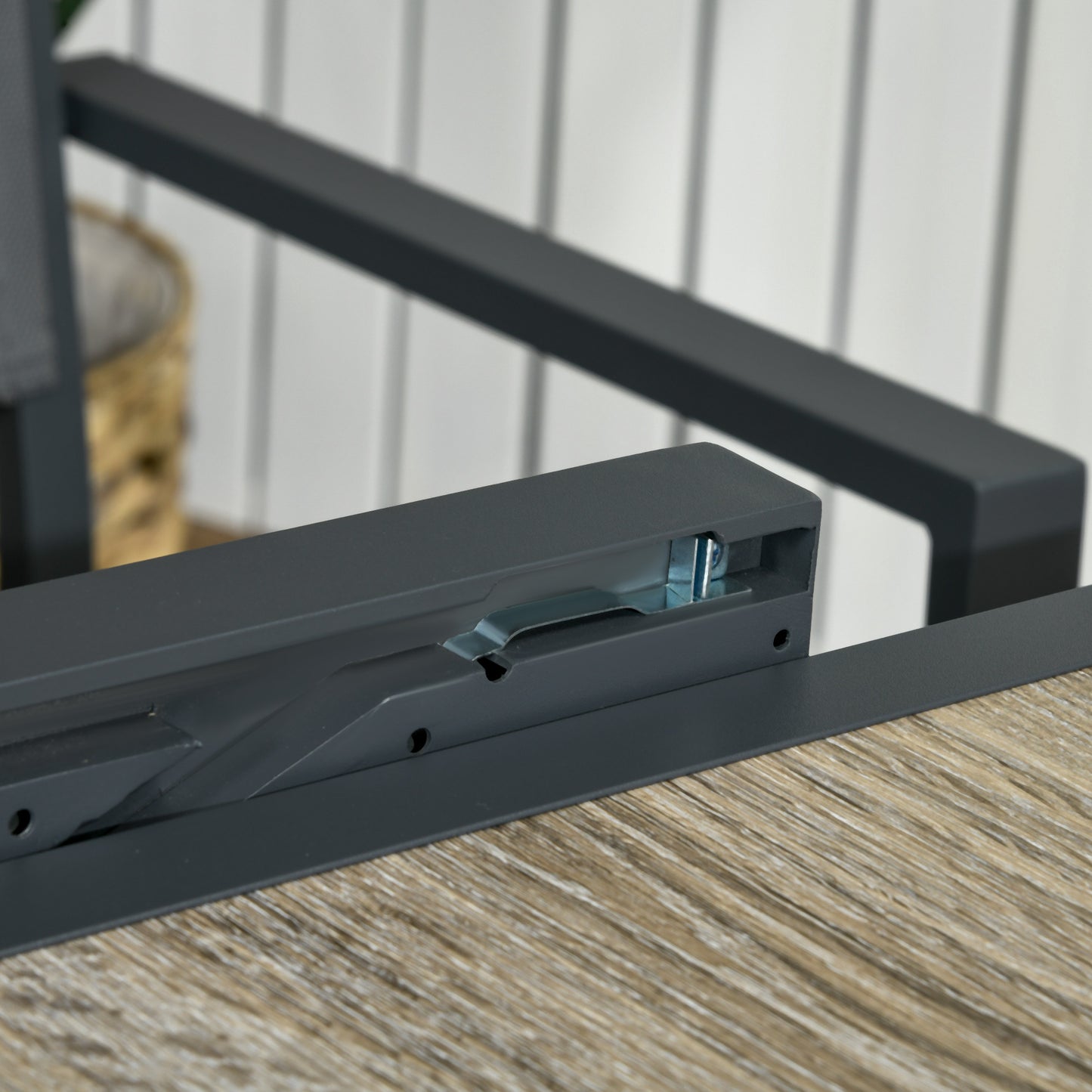 Outsunny Extending Garden Table, Outdoor Dining Table for 6, Aluminium Frame Rectangular Patio Table with Plastic Board Tabletop, Beige