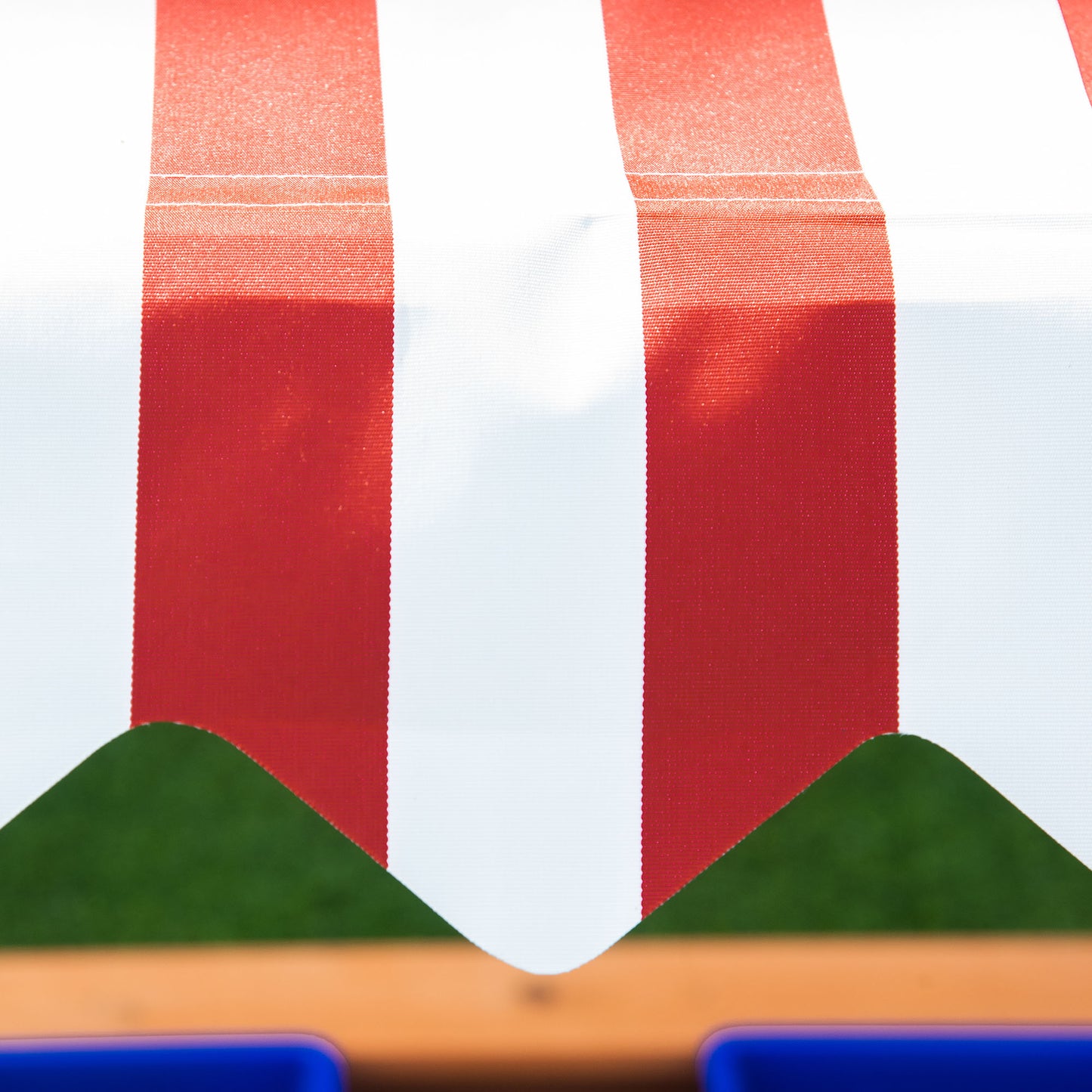 Outsunny Kids Wooden Sandbox, Children Sand Play Station Outdoor with Adjustable Height Cover, Bottom Liner, Seat, Plastic Basins, Aged 3-7 Years Old